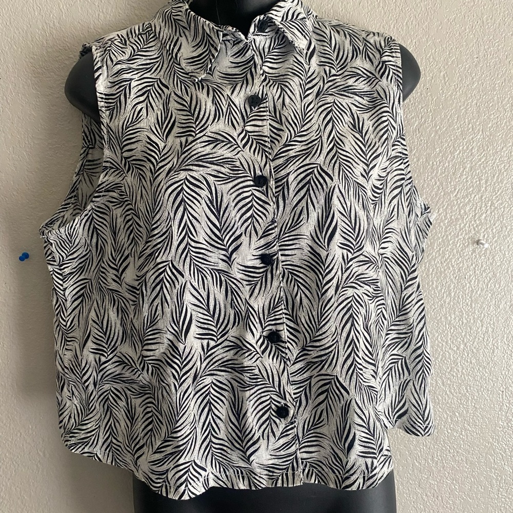 Black and White Leaf Print Sleeveless Top